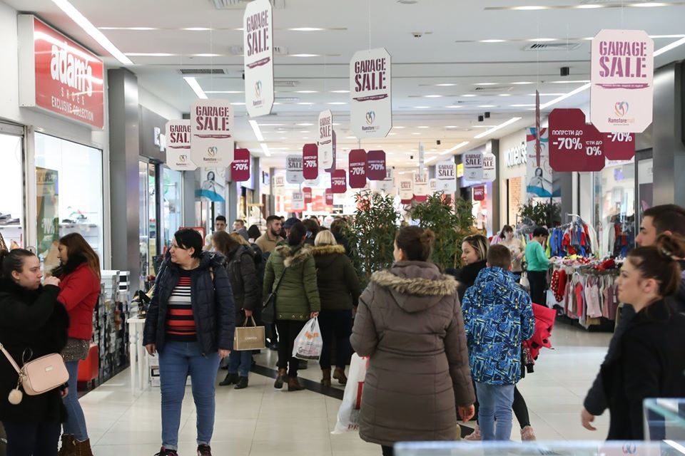 Шахпаска: Газдите на продавниците ќе плаќаат дополнителен надомест за работниците кои ќе работат во недела