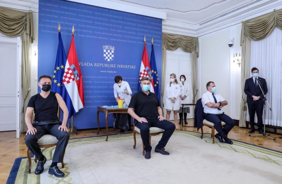 Пленковиќ, Берош и Јандроковиќ јавно се вакцинираа со „АстраЗенека“