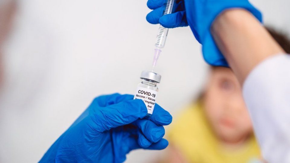 Израел подготвува нова рунда на вакцинација- сега и на децата