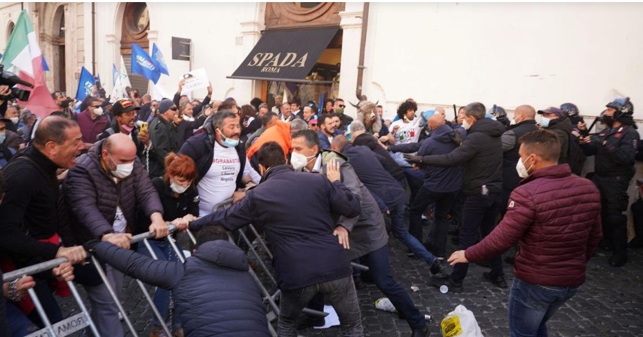 Протести на угостителите во Рим, демонстрантите се судрија со полицијата