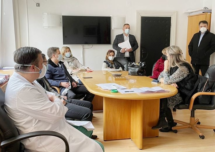 Филипче: Од утре осум лекари од приватното здравство се вклучуваат во поддршка на колегите од ЈЗУ