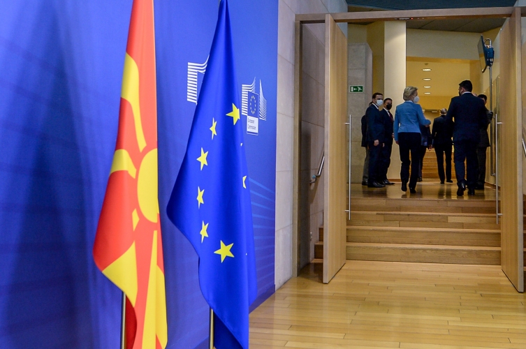 Рот побара ЕУ да почне преговори со Македонија и Албанија, Захариева кочи-Не може, во Македонија не се почитуваат човековите права