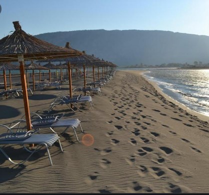 Плажите во Албанија стануваат Див Запад