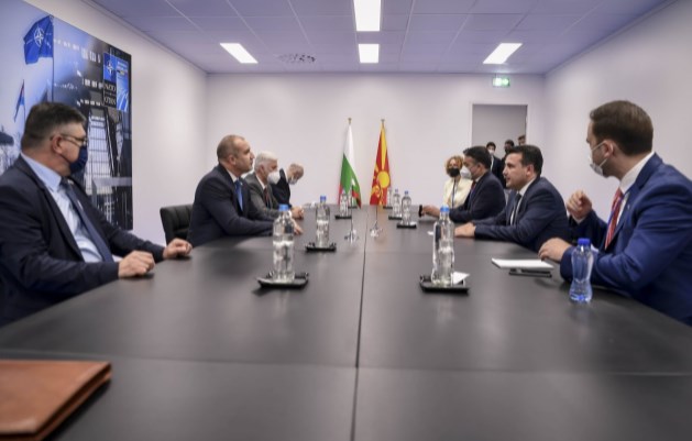 Лоша вест за Македонија: Радев победи, Заев прв му честиташе