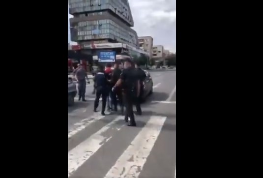 Полицијата уапси член на ВМРО-ДПМНЕ на протестот кај „Мавровка“