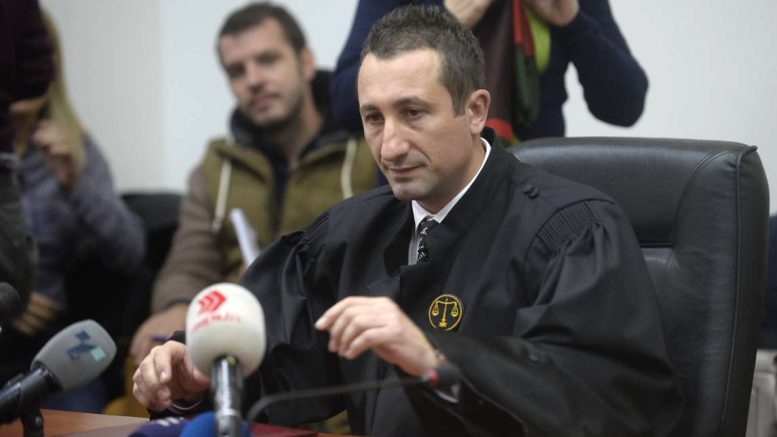 Митко Сандев, судијата поротник во случите „Талир“, се крие зад шефот на Кривичен суд