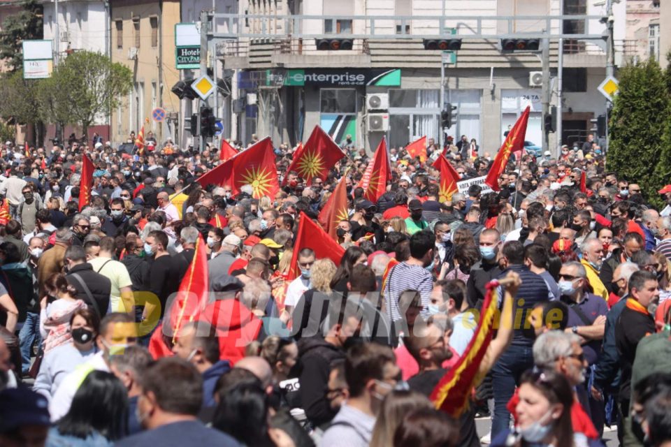 ВМРО-ДПМНЕ утре излегува на протест: „Излези за Македонија“, Заев да објави што преговара со Бугарија!