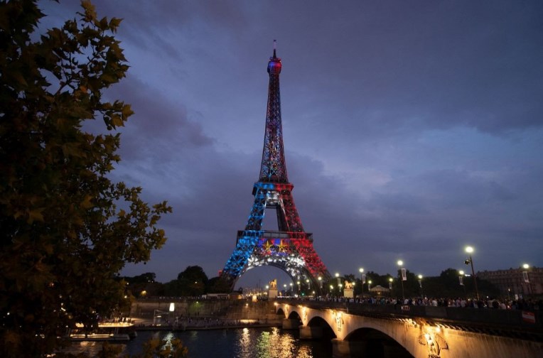 Доаѓа ли Меси: ПСЖ ја закупи Ајфеловата кула за 10 август