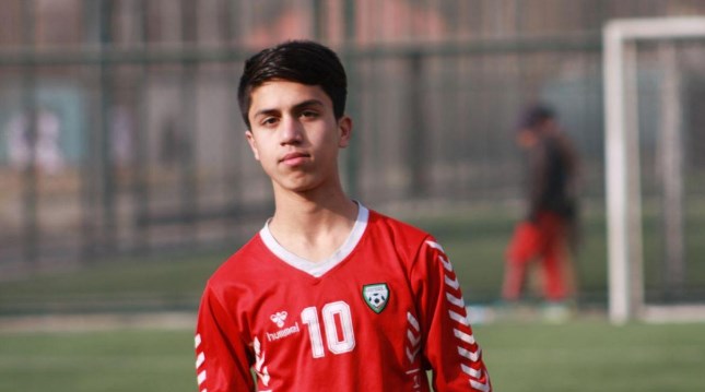 Фудбалер од Авганистан починал откако се обидел да се држи надвор од американскиот воен авион