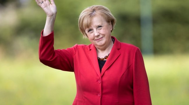 Ова е двојничката на Меркел, служеше за „недајбоже“