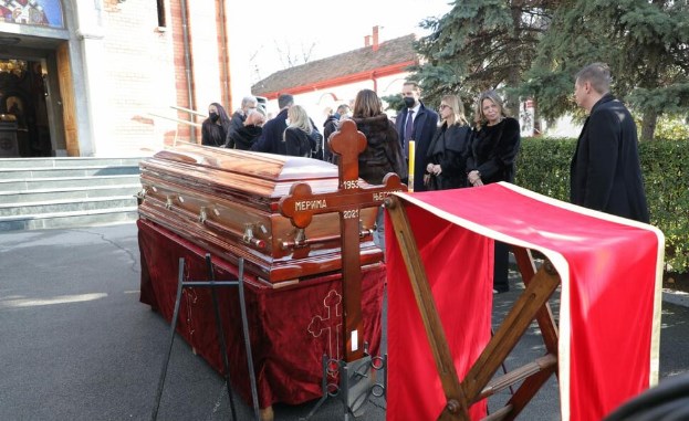 На погребот на Мерима Његомир дојдоа Дачиќ и таткото на Ноле (ФОТО)
