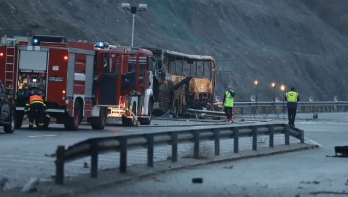 Трагедија на автопатот „Струма“ во Бугарија: Се запали македонски автобус, загинале 46 лица меѓу кои и 12 малолетници