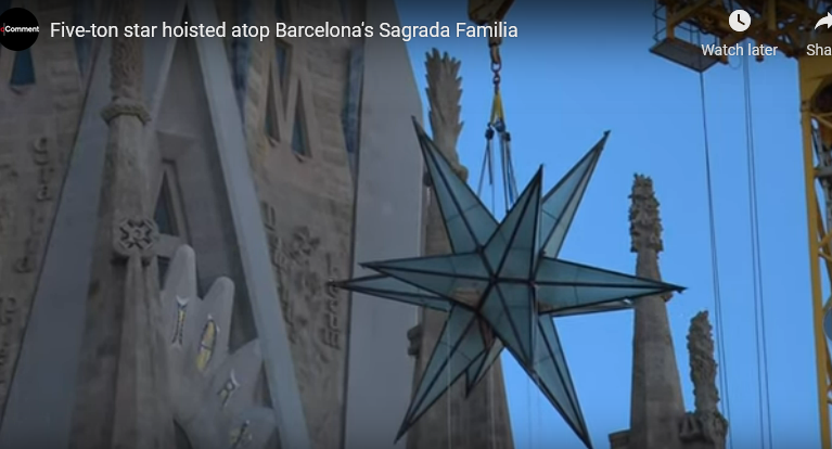 Во Барселона поставена огромна 5-тонска ѕвезда на „Саграда фамилија“ (ВИДЕО)