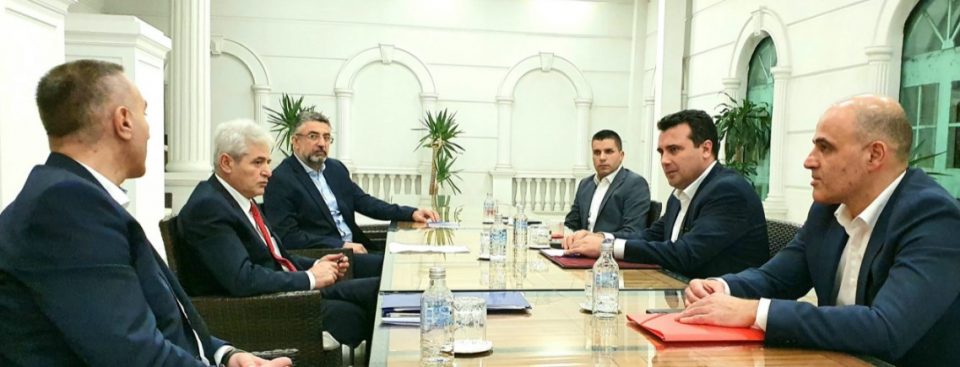 Ахмети и Груби не сакаат избори, Заев и Ковачевски согласни