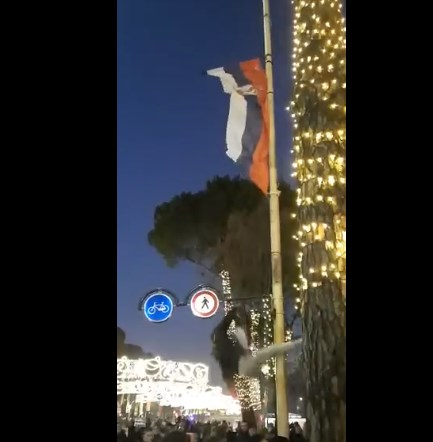 Албанци паѓаат со српското знаме в рака (ВИДЕО)
