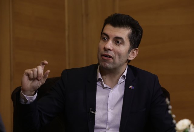 Петков на коалициските партнери ќе им го потврди ветото за Македонија