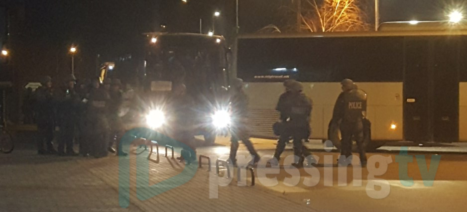 Полицијата едвај ги „натовари „Чкембарите“ за Битола (ВИДЕО)