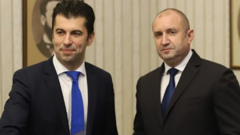 Радев предупредува: Ако Петков отстапи од бугарскиот национален интерес за Македонија ќе има криза во власта
