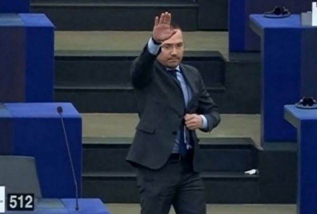 Претседателката на Европскиот парламент го казни Ангел Џамбаски за нацистичкиот поздрав