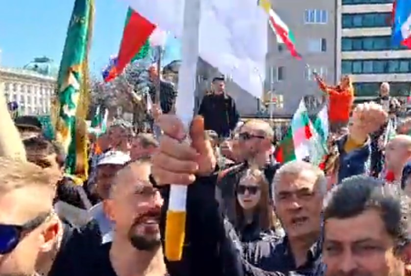 Бугарија се крена против премиерот Кирил Петков (ВИДЕО)