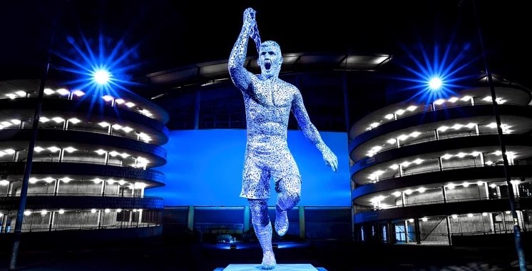 Голема чест: Агуеро доби споменик во Манчестер (ФОТО)