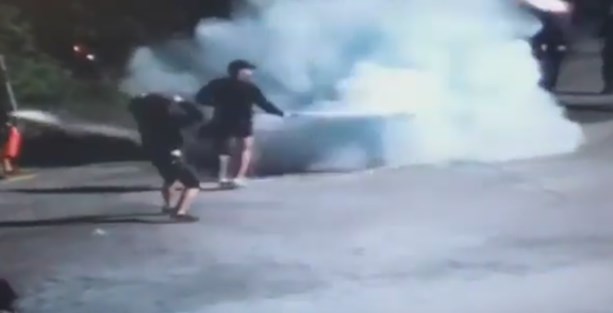 Жестока тепачка на „Торцида“ со хрватската полиција (ВИДЕО)
