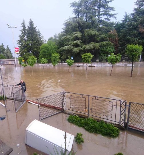 Големо невреме и град во Тетово и Лозово (ФОТО)