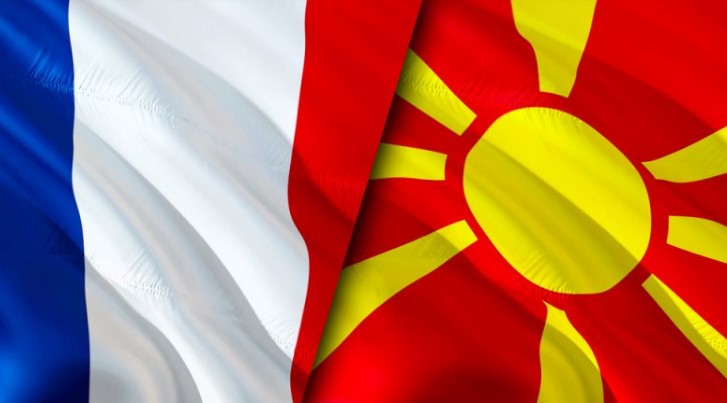 Франција се согласува дека македонскиот јазик е дијалект на бугарскиот и оти Македонците до 1944 година биле Бугари