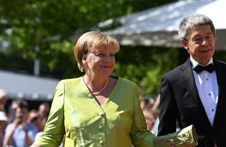 Меркел ужива во животот отако ја напушти политиката (ФОТО)