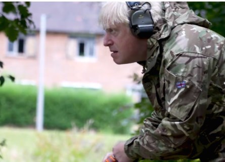 Британскиот премиер пукаше со украинците во замислени руски војници