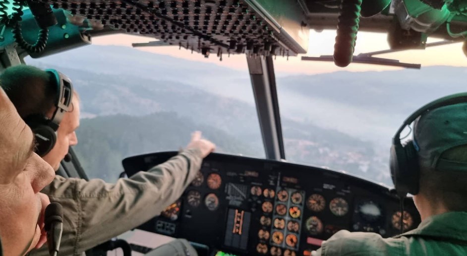 Во беровско пожарот се гасне со еден хеликоптер