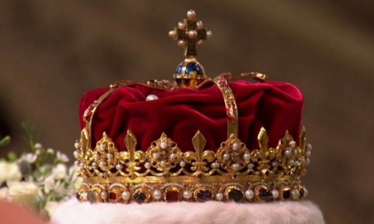 Ова е кралската круна со 2686 дијаманти