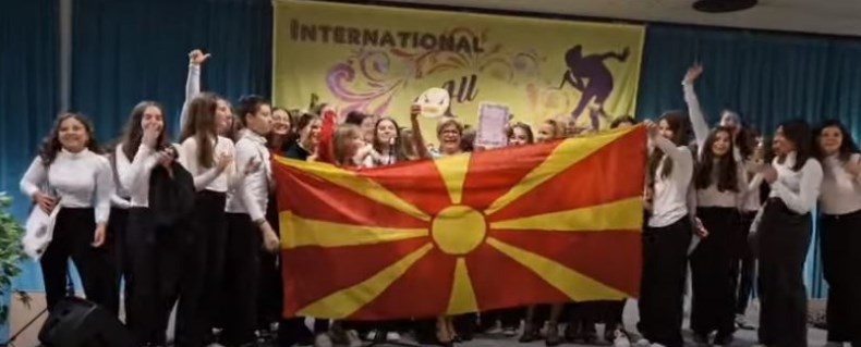 Браво за овие девојчиња: Прво место на фестивал во Италија за хорот и оркестарот на скопското основно училиште „Кузман Јосифовски-Питу“