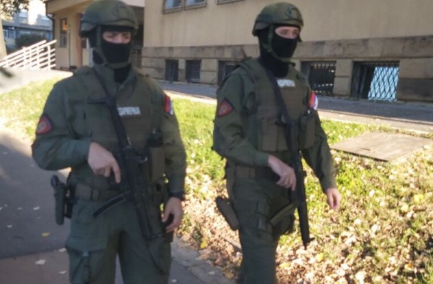 Српските специјалци вооружени до заби на судење кај Веља невоља (ФОТО)