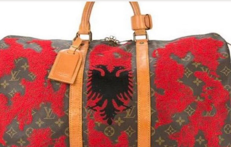 Дали би купиле „Луј Витон“ со албанско знаме за 9.900 долари (ФОТО)