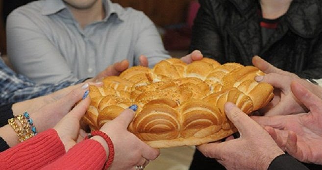 Денеска е Стара нова година, се крши и погача со паричка