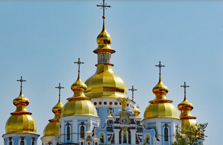 Украинската црква не дава Зеленски да им го украде Божик