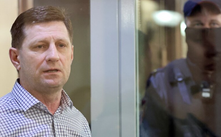 Договарал и организирал убиства на бизнисмени: Поранешен руски гувернер осуден на 22 години строг затвор