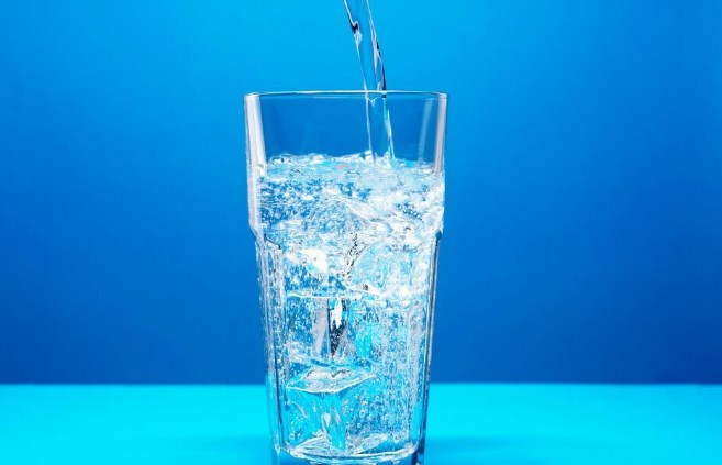Лекарите предупредуваат: Која минерална вода е штетна за здравјето