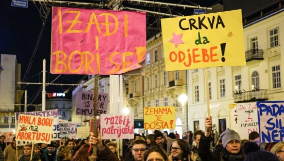 „Шарените“ не знаат ни транспарент самите да смислат: Паролата „Црквата да одебе“ украдена од Загреб (ФОТО)