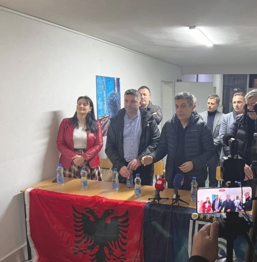„Огнените“ се спремаат за разрешување на Груби, ДУИ за премиер Албанец