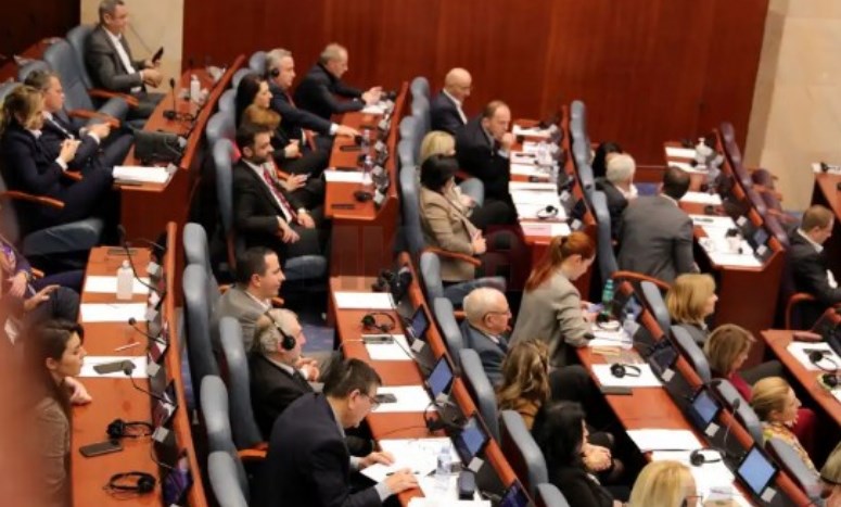 ДУИ и помалиот коалициски партнер СДСМ сакаат на брзина и „европски“ да ги изгласаат законите за коридорите