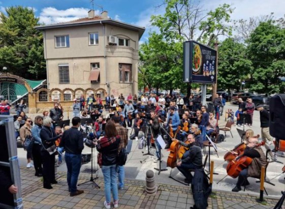 Оркестарот на Македонската Филхармонија денеска на протест пред Министерството за култура