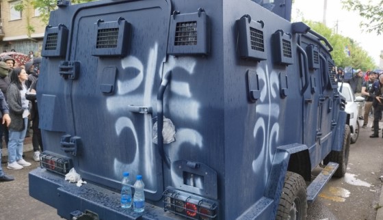 Светите српски букви „4С“ на транспортерите на косовската полиција