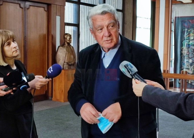 Поранешниот претседател на МАНУ Камбовски смета дека внесувањето на Бугарите во Уставот не заслужува толквава бура во јавноста