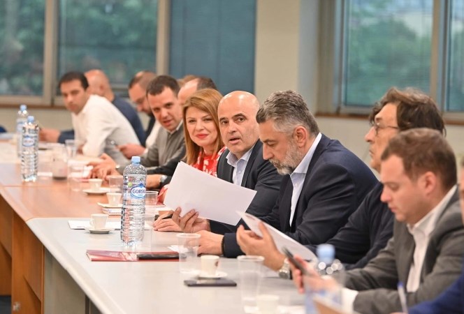 СДСМ нема контакт со реалноста: Извршниот одбор донела одлука да продолжат преговорите со ВМРО-ДПМНЕ, а дијалог воопшто нема