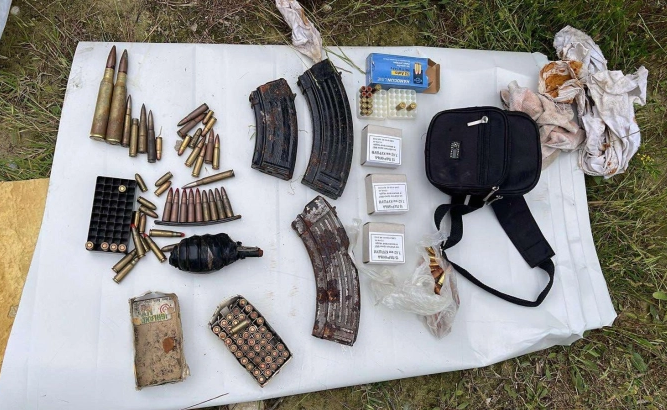 Рачни бомби, рачен ракетен фрлач – зоља, пиштол, муниција: Пронајдено оружје во Скопје, приведени две лица