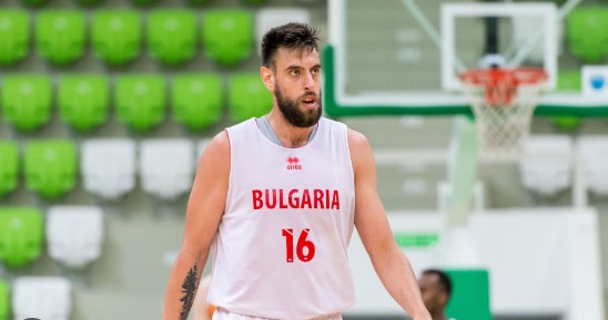 Бугарски кошаркар беше во Скопје со навивачите на Левски:  Многу сме омразени кај Македонците