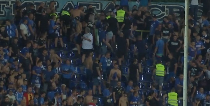 Кога се изморија од навреди кон Македонија, навивачите на Левски почнаа да се тепаат меѓу себе (ФОТО)