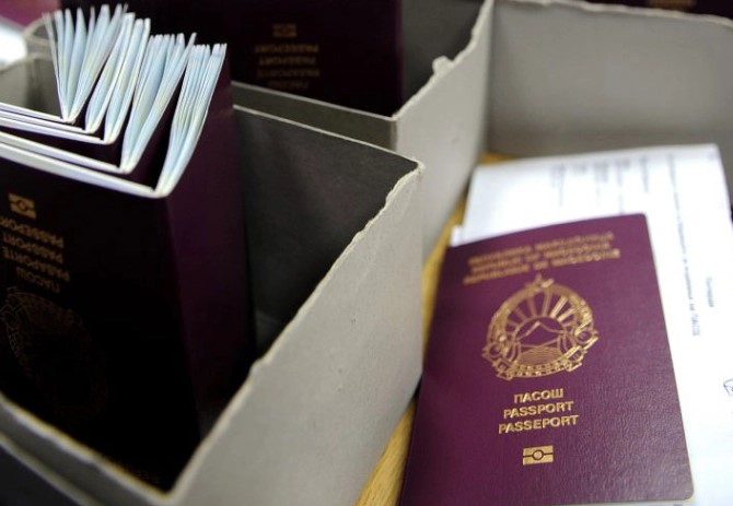 Тошковски: Со ова ниво на издавање пасоши ќе треба уште една година сите државјани на Македонија да добијат патни исправи